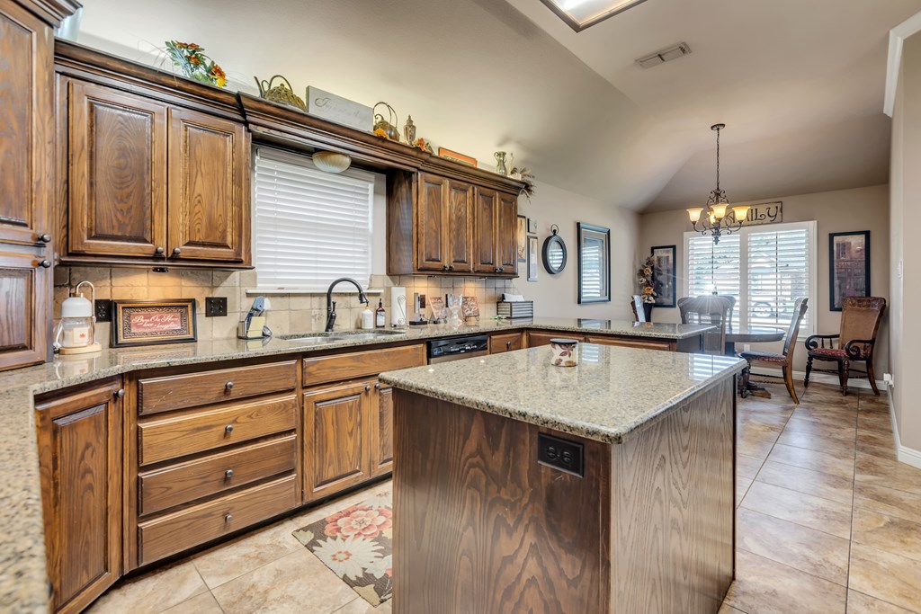 1518 Pecan Place Property Photo 10