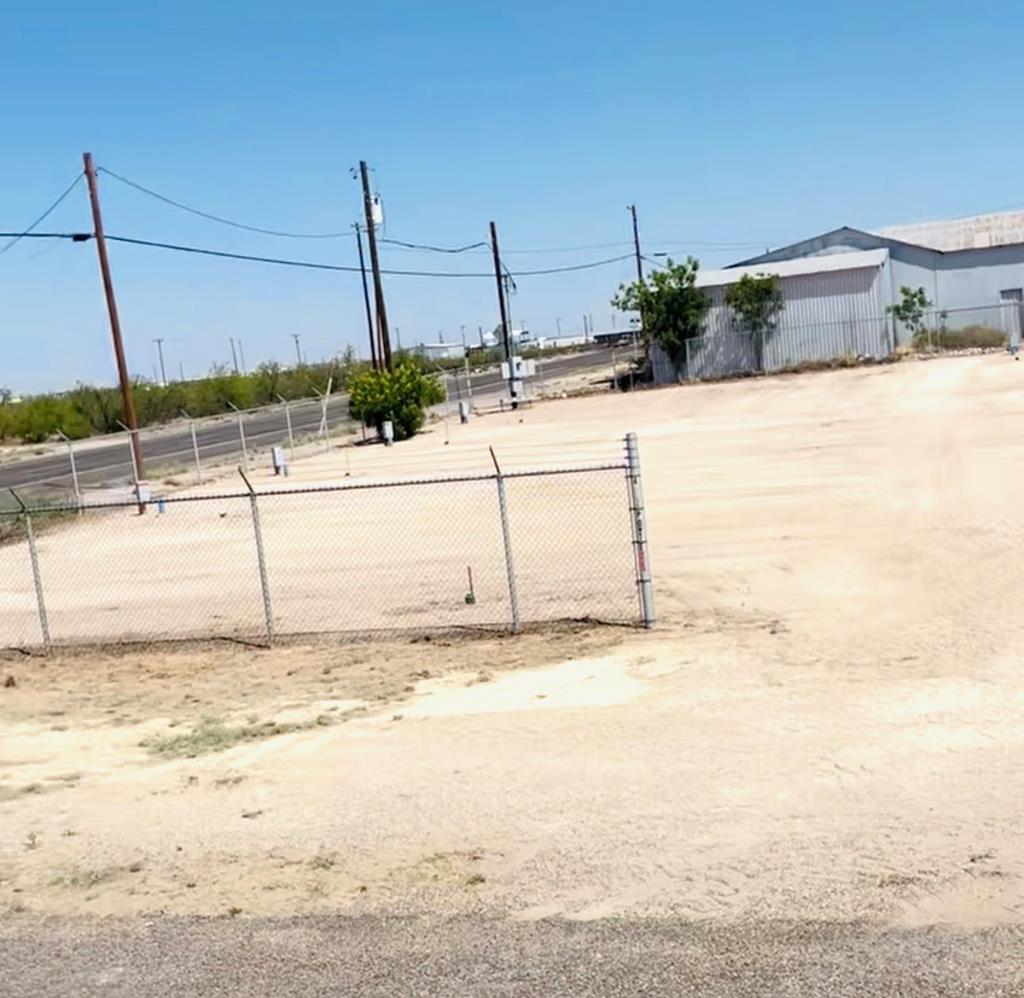 402 Pyote Property Photo 1