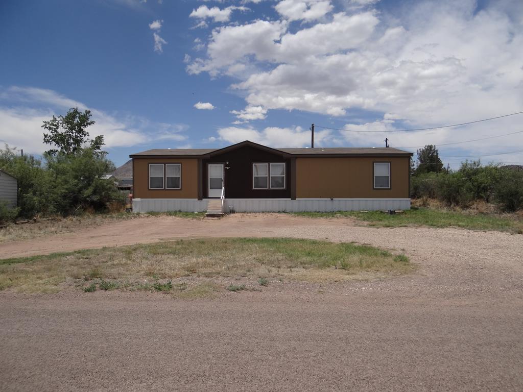 907 N Peach Property Photo 1