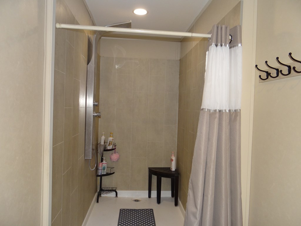 907 N Peach Property Photo 2