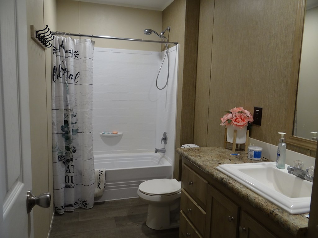 907 N Peach Property Photo 12