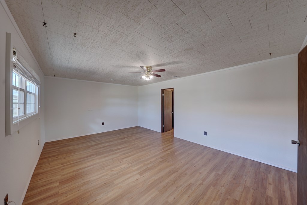 205 Lamar St. Property Photo 5
