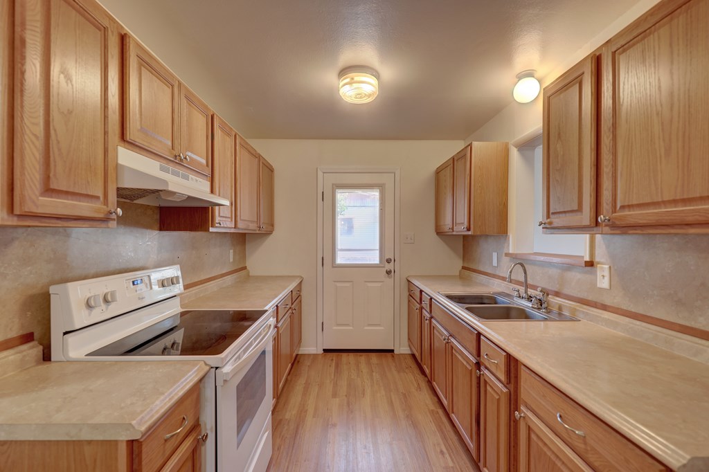 205 Lamar St. Property Photo 7