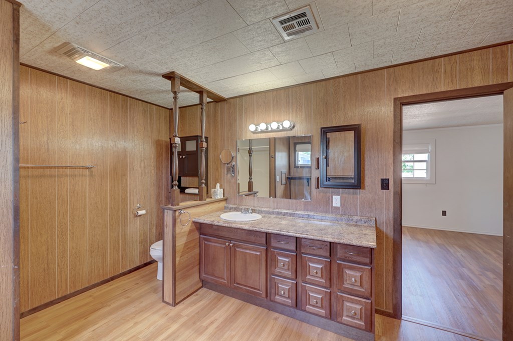 205 Lamar St. Property Photo 18