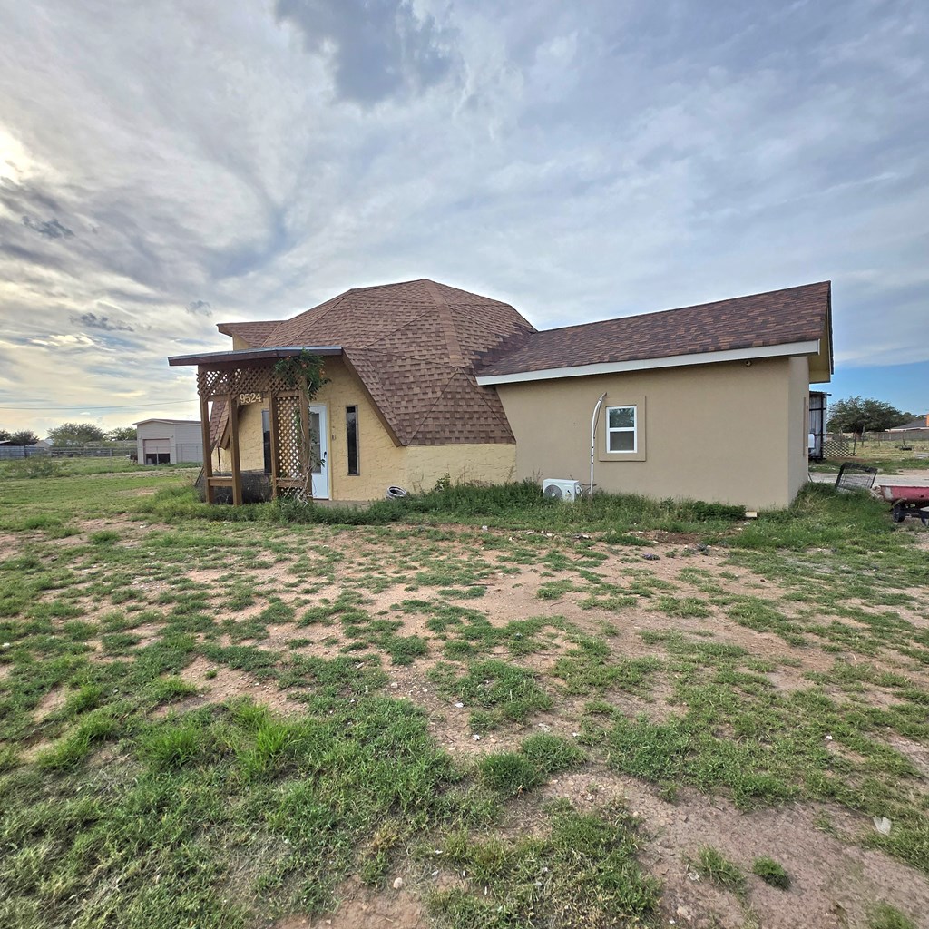 9524 W April Property Photo 2