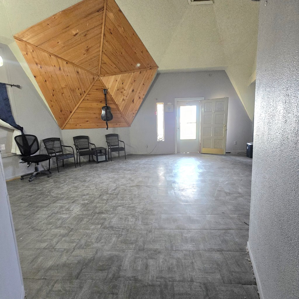 9524 W April Property Photo 4