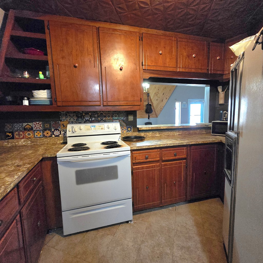 9524 W April Property Photo 5