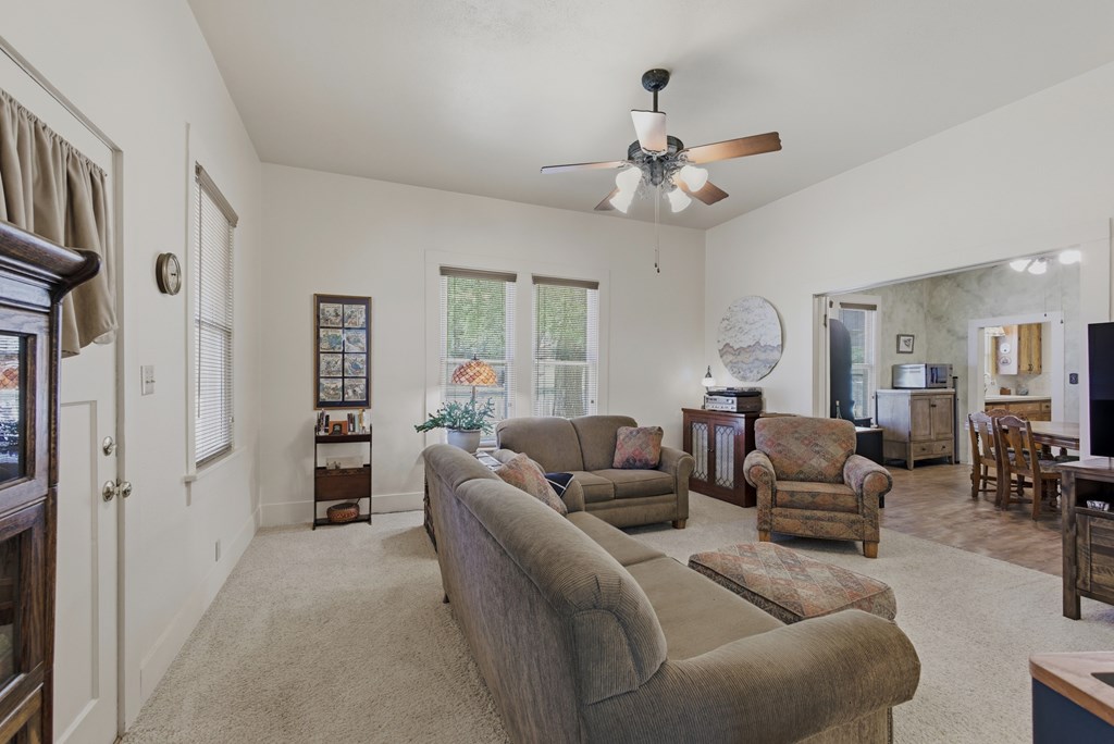 305 W Uvalde Property Photo 3