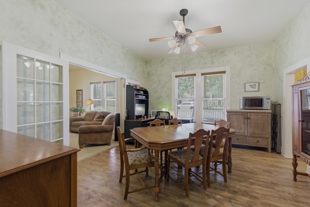 305 W Uvalde Property Photo 5