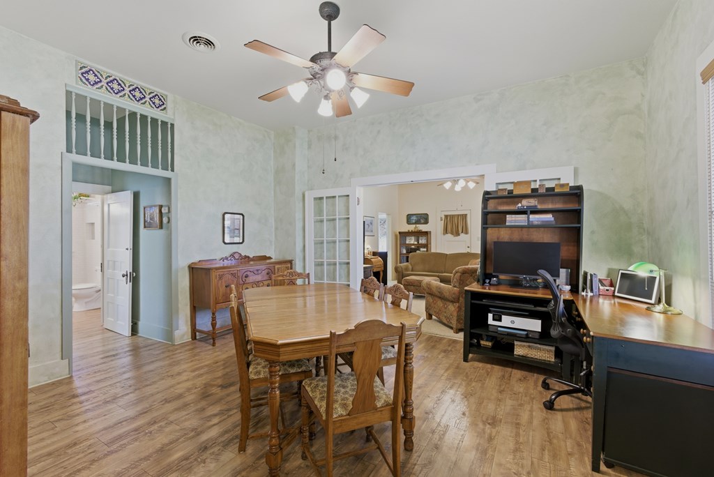 305 W Uvalde Property Photo 6