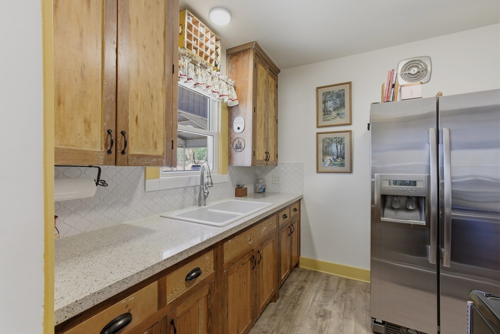 305 W Uvalde Property Photo 7