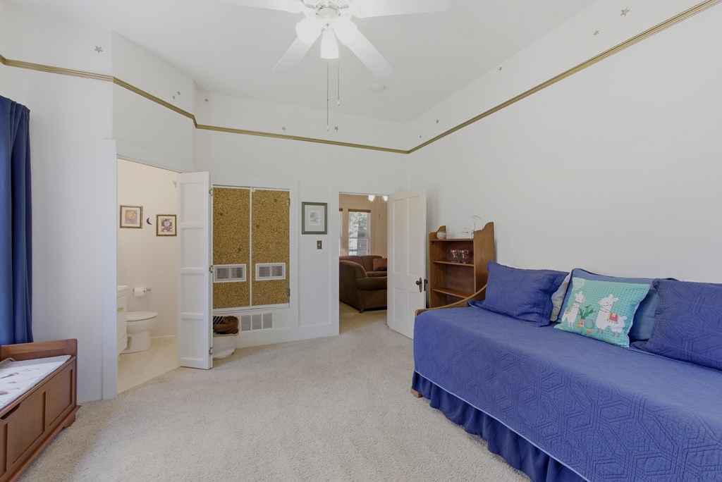 305 W Uvalde Property Photo 14