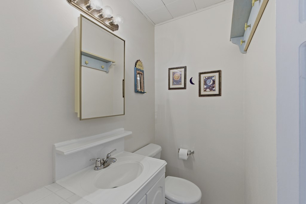305 W Uvalde Property Photo 15