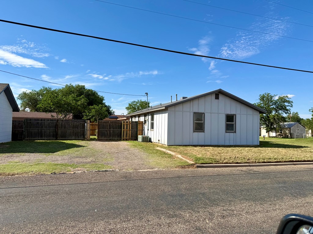 801 Ne 5th Property Photo 2