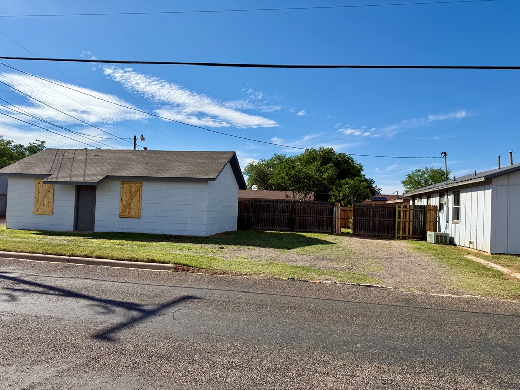 801 Ne 5th Property Photo 4