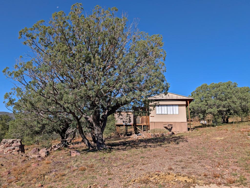 105 Crazy Horse Trail Property Photo 1
