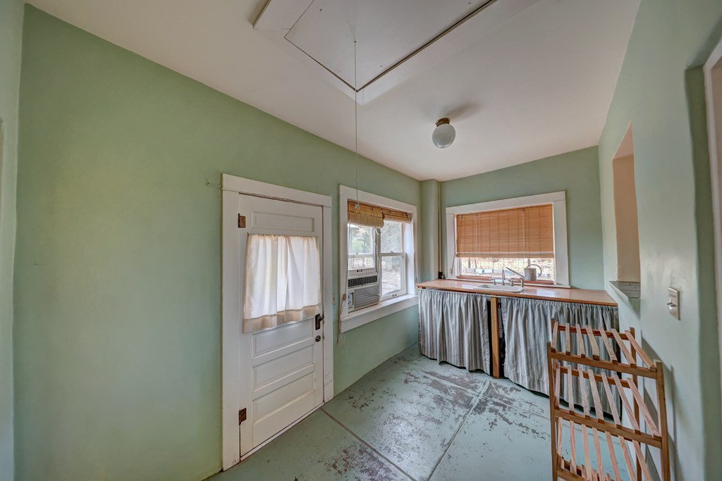 2703 W Highway 90 Property Photo 6