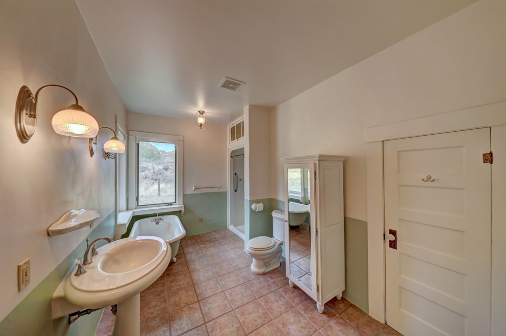 2703 W Highway 90 Property Photo 13