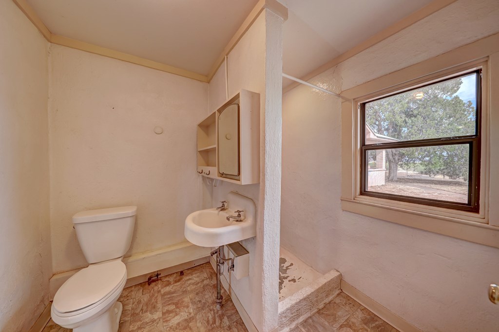 2703 W Highway 90 Property Photo 21