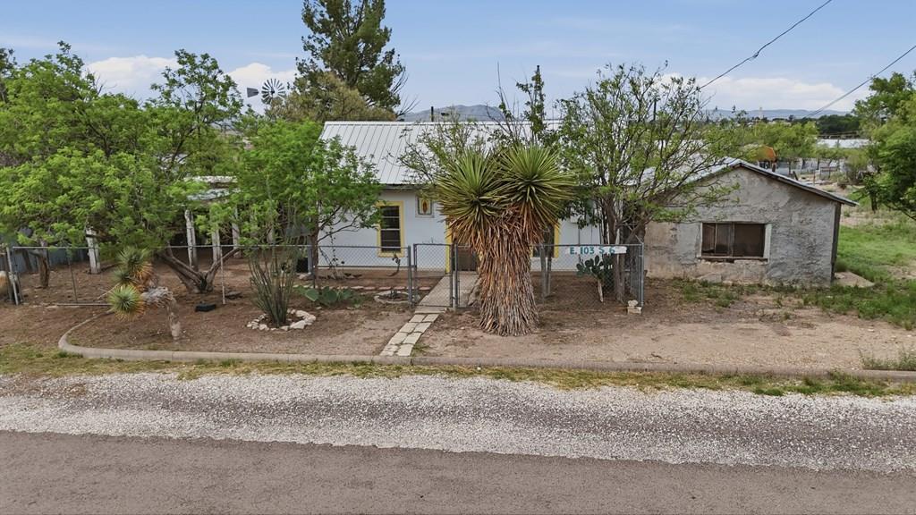 103 S 6th St Property Photo 1