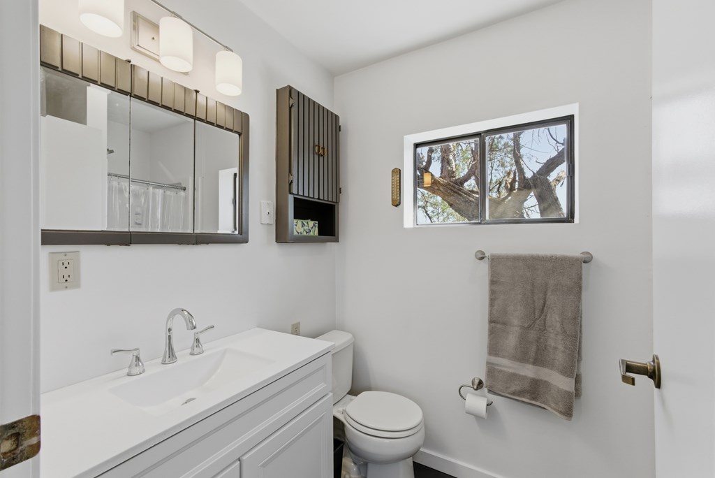 210 Yellow Knife Trail Property Photo 14