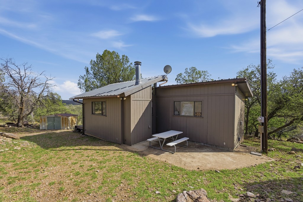 210 Yellow Knife Trail Property Photo 18