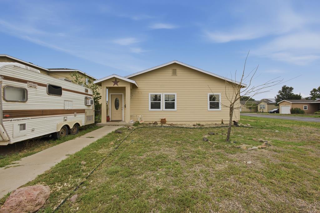 1601 W Uvalde Property Photo 1