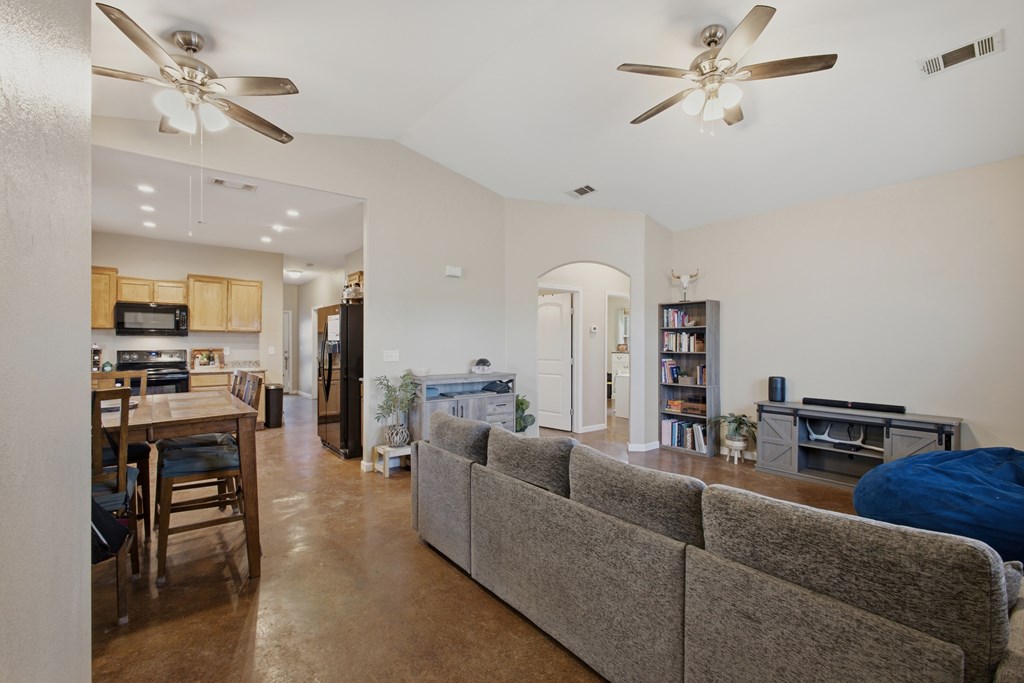 1601 W Uvalde Property Photo 2