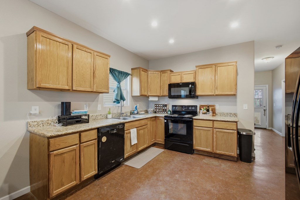 1601 W Uvalde Property Photo 7