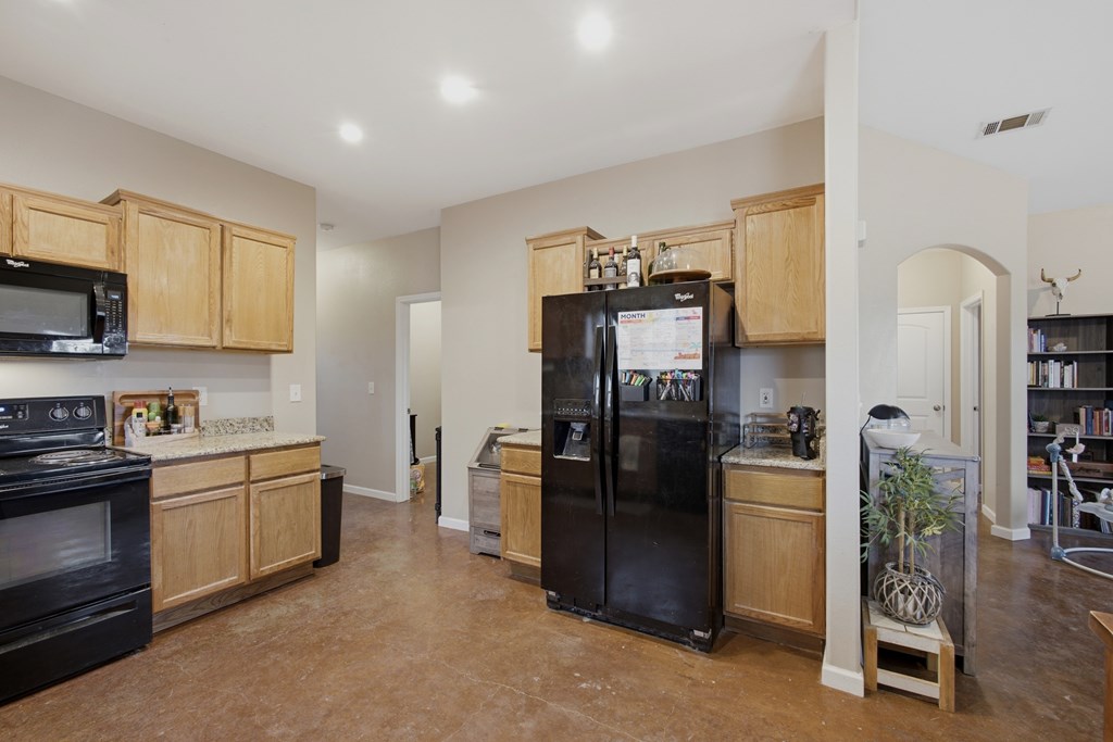 1601 W Uvalde Property Photo 9