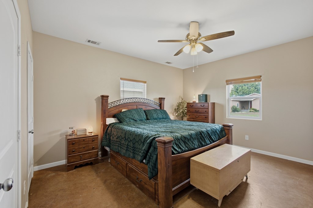 1601 W Uvalde Property Photo 10