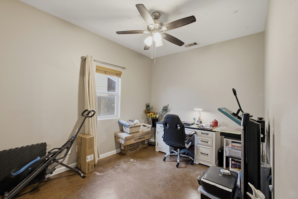 1601 W Uvalde Property Photo 19