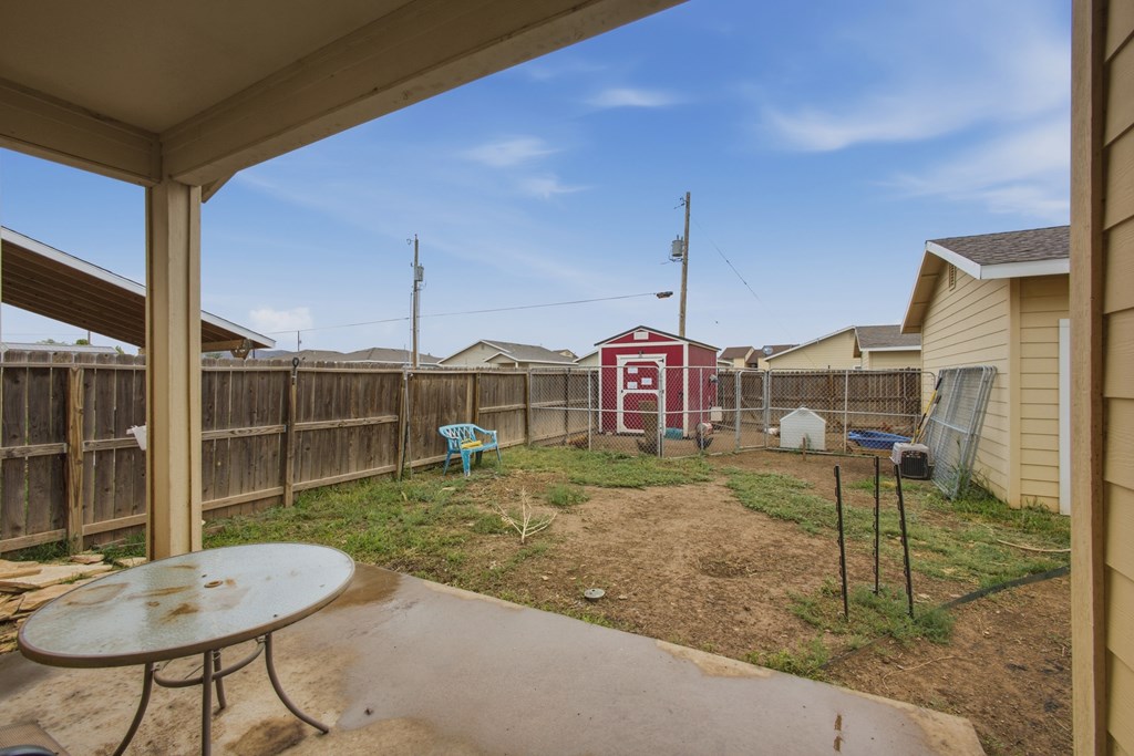 1601 W Uvalde Property Photo 22