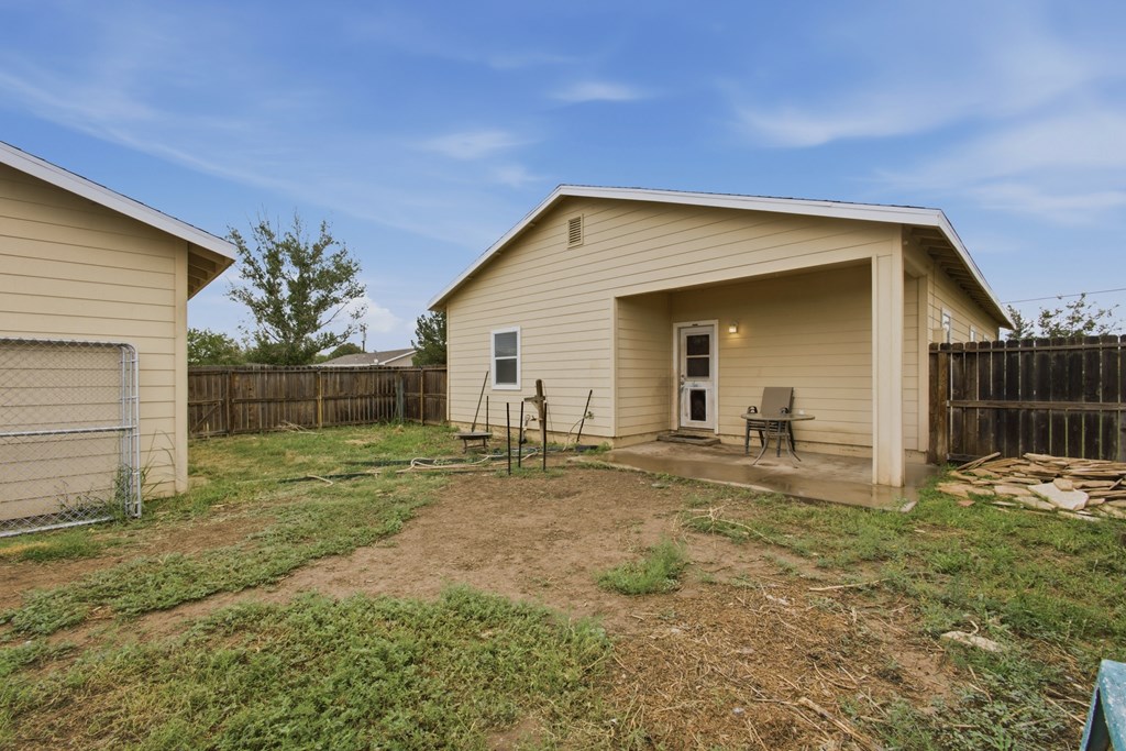 1601 W Uvalde Property Photo 23