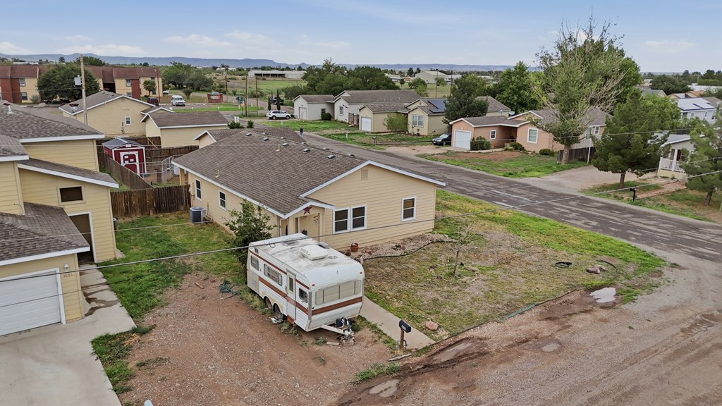 1601 W Uvalde Property Photo 26