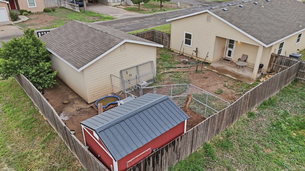1601 W Uvalde Property Photo 28
