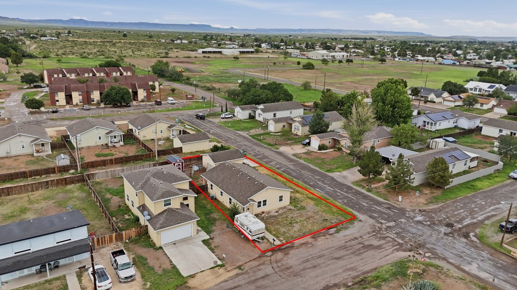 1601 W Uvalde Property Photo 34