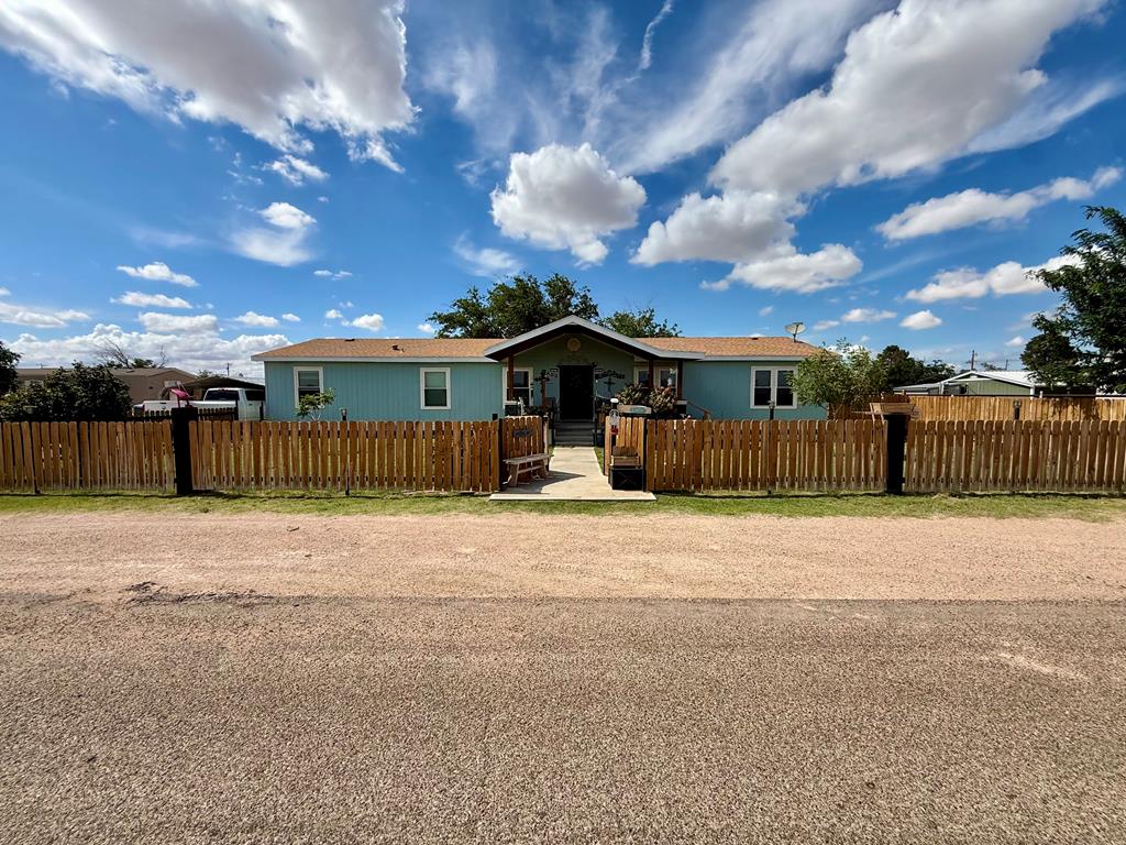 1403 W 3rd Property Photo 1
