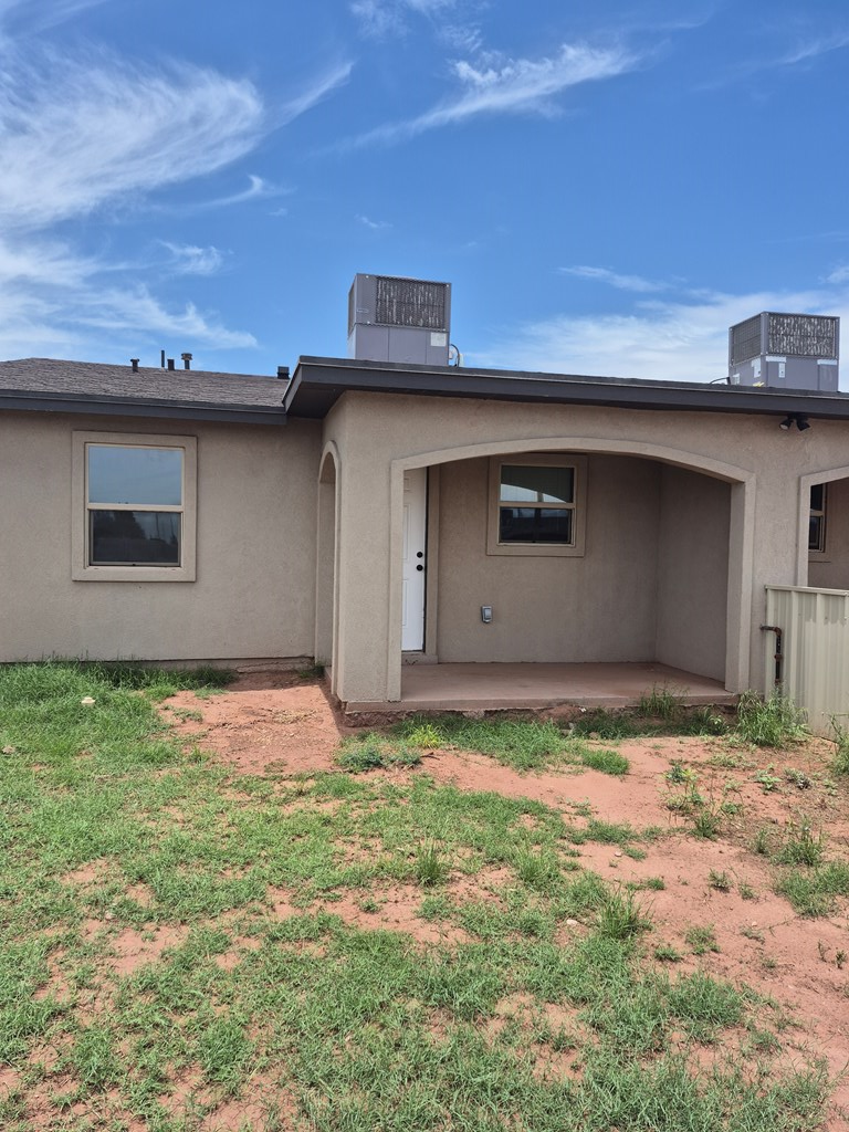 700 Austin St Property Photo 3