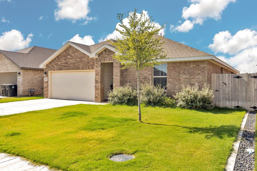 7712 Purple Vitex Property Photo 1