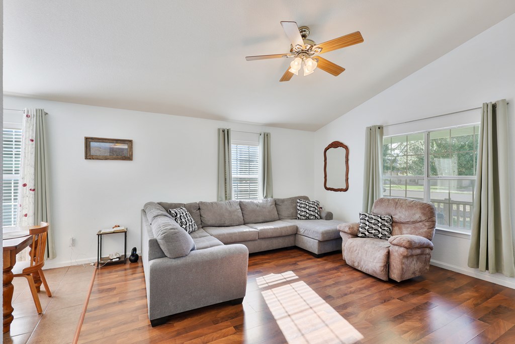 1006 W Del Rio St Property Photo 5
