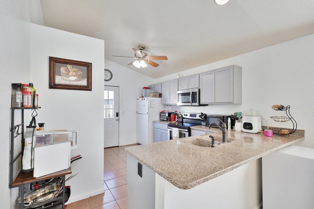 1006 W Del Rio St Property Photo 7