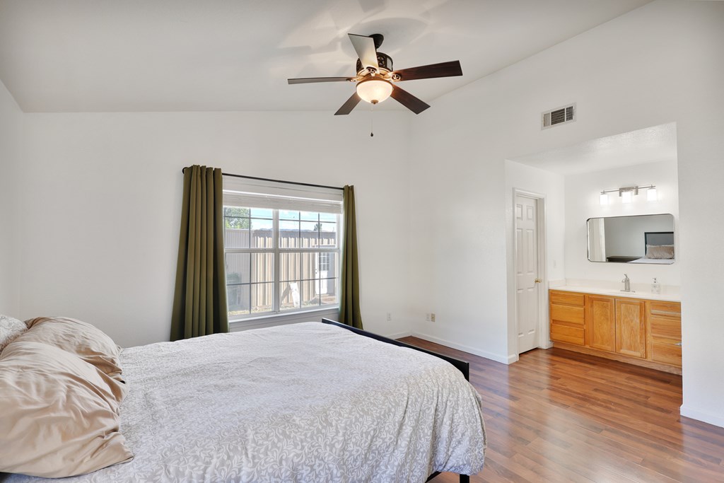 1006 W Del Rio St Property Photo 12