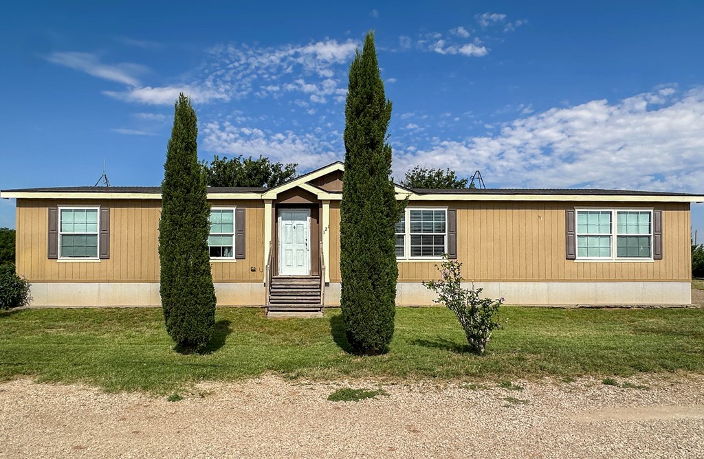121 County Rd 209-b Property Photo 3