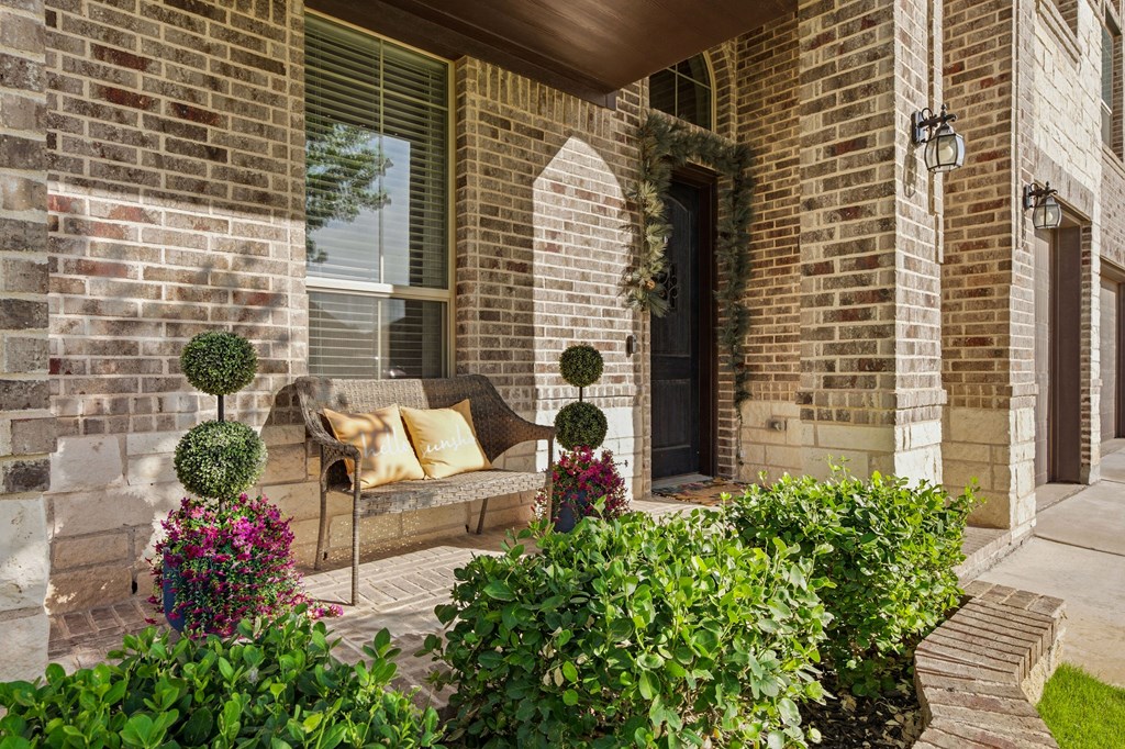 6 San Saba Drive Property Photo 3