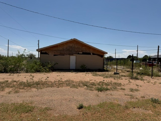 301 303 W 2nd St Property Photo 8
