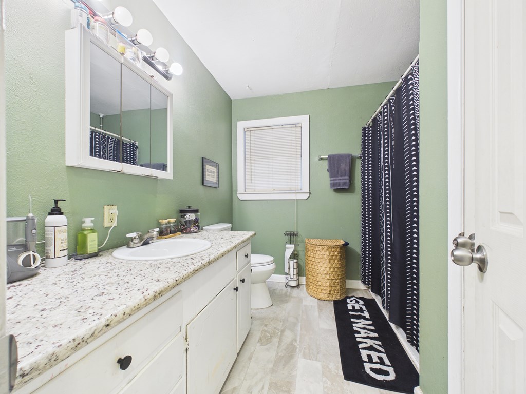 700 S Kenneth Ave. Property Photo 14