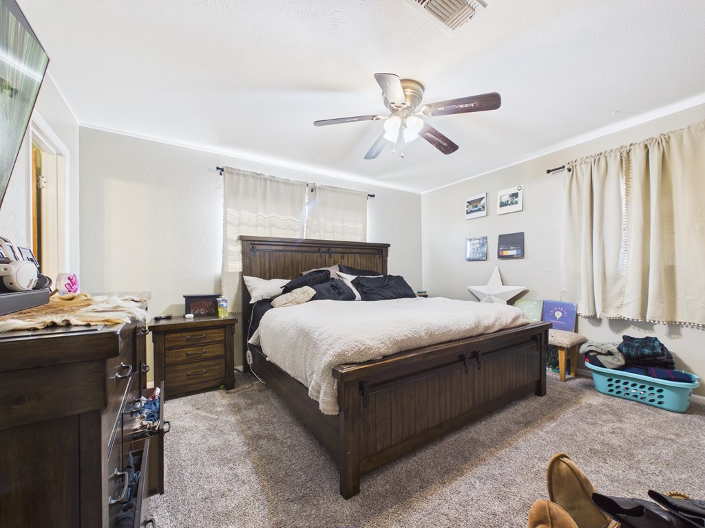 700 S Kenneth Ave. Property Photo 16