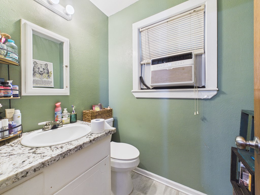 700 S Kenneth Ave. Property Photo 18