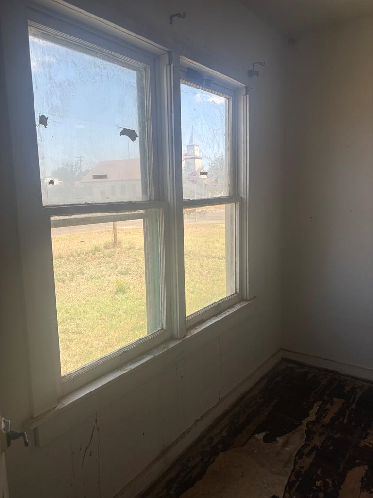 301 4th Property Photo 9